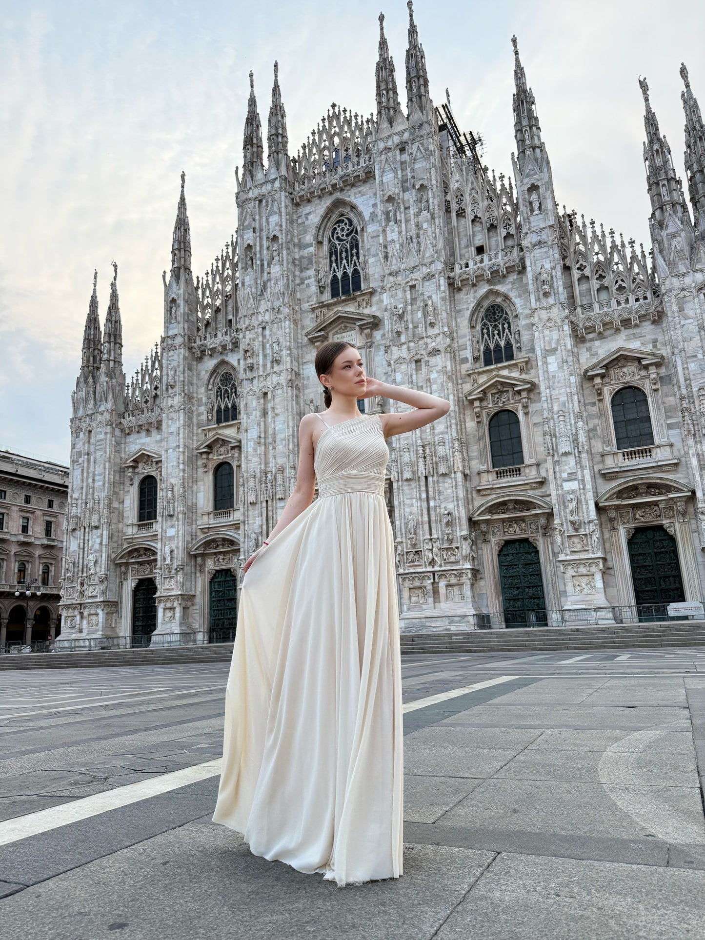 Abito lungo in tulle asimmetrico Luna