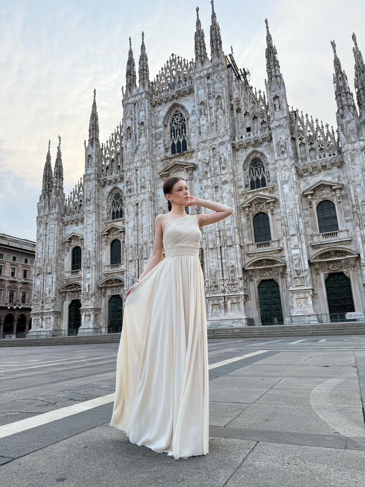 Abito lungo in tulle asimmetrico Luna（副本）