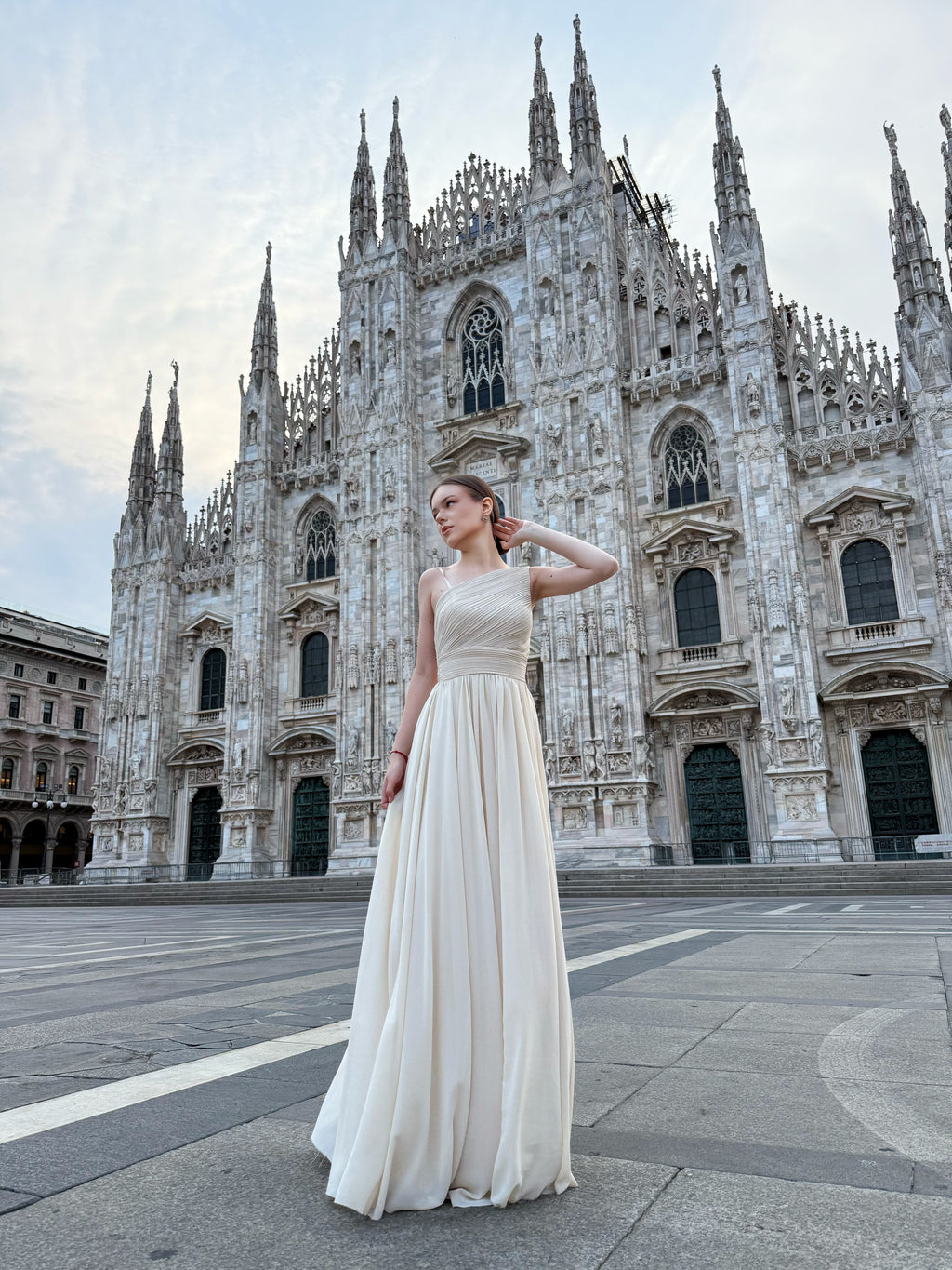 Abito lungo in tulle asimmetrico Luna（副本）