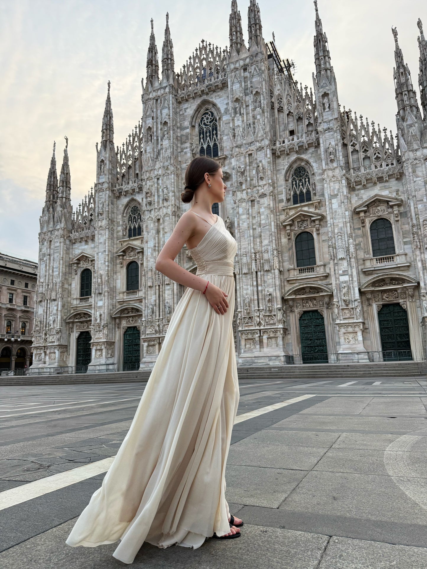 Abito lungo in tulle asimmetrico Luna