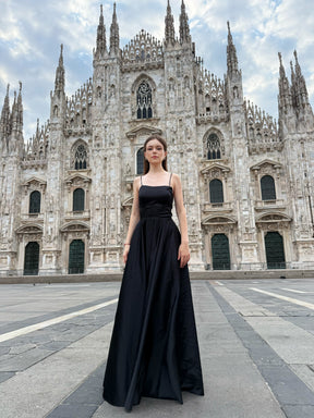 Rochie lungă elegantă din satin cu bretele subțiri – „Estella”