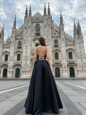 Rochie lungă elegantă din satin cu bretele subțiri – „Estella”