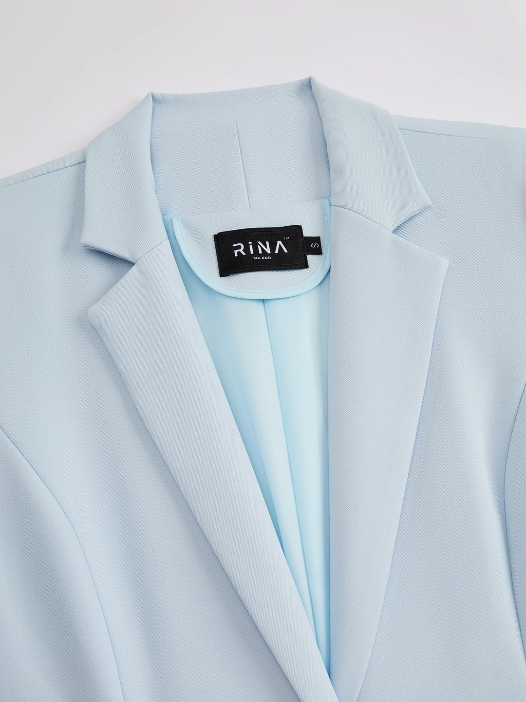 Blazer slim fit da donna: elegante blazer monopetto, adatto per l'ufficio e le occasioni formali.