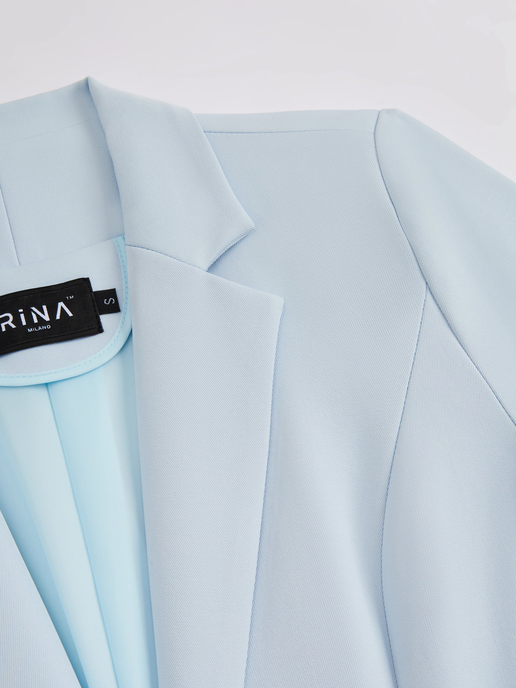 Blazer slim fit da donna: elegante blazer monopetto, adatto per l'ufficio e le occasioni formali.