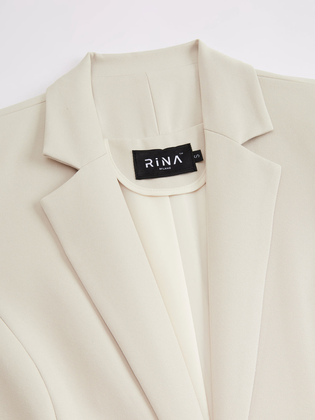Blazer slim fit da donna: elegante blazer monopetto, adatto per l'ufficio e le occasioni formali.