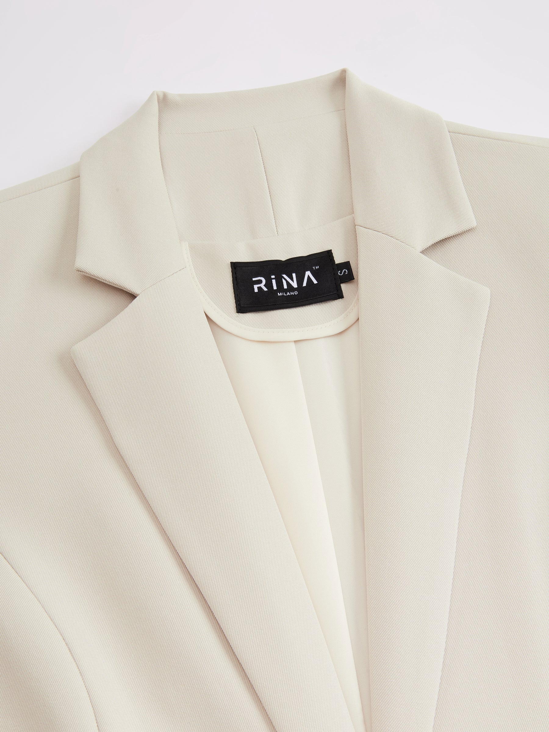 Blazer slim fit da donna: elegante blazer monopetto, adatto per l'ufficio e le occasioni formali.