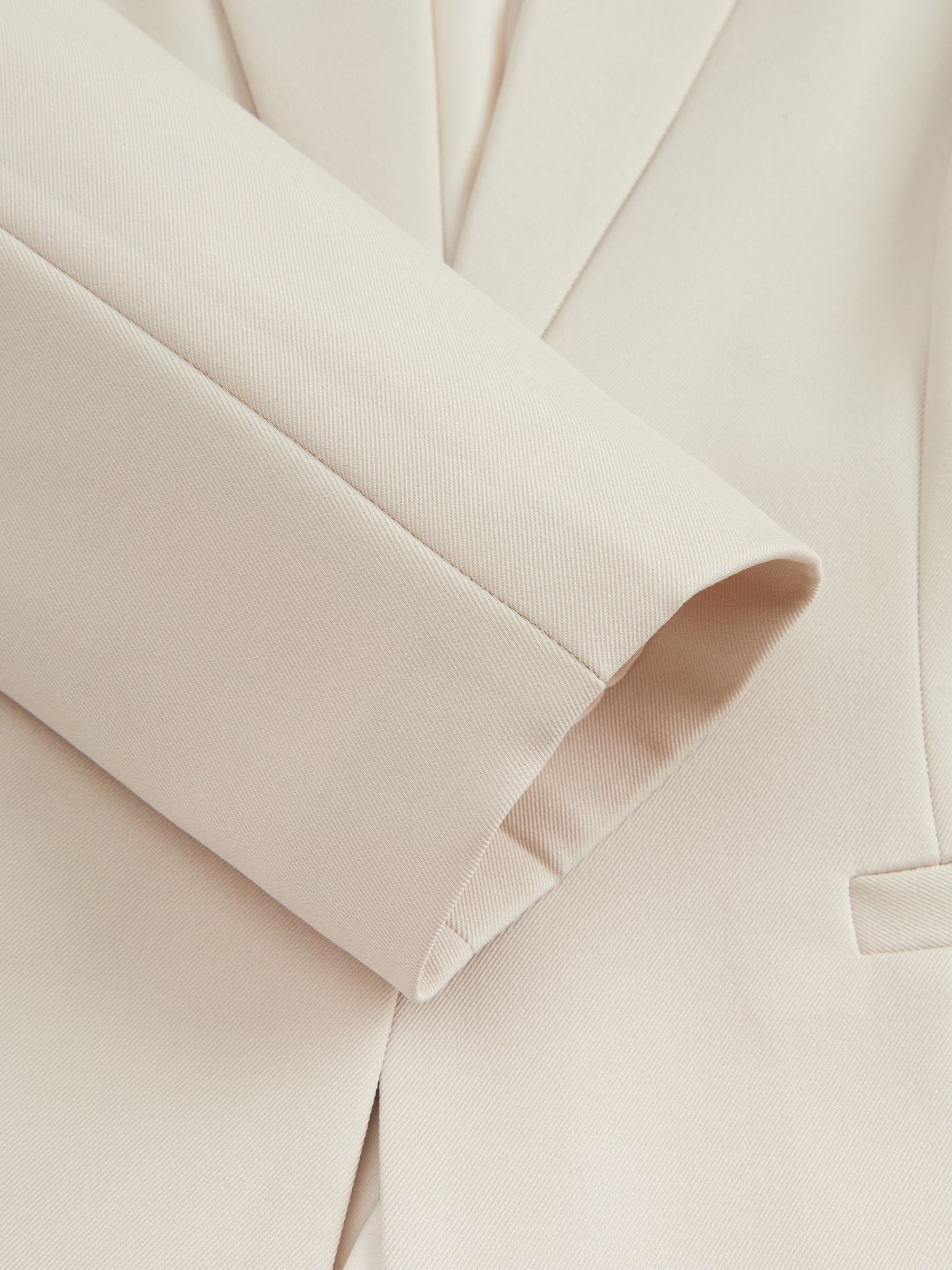 Blazer slim fit da donna: elegante blazer monopetto, adatto per l'ufficio e le occasioni formali.