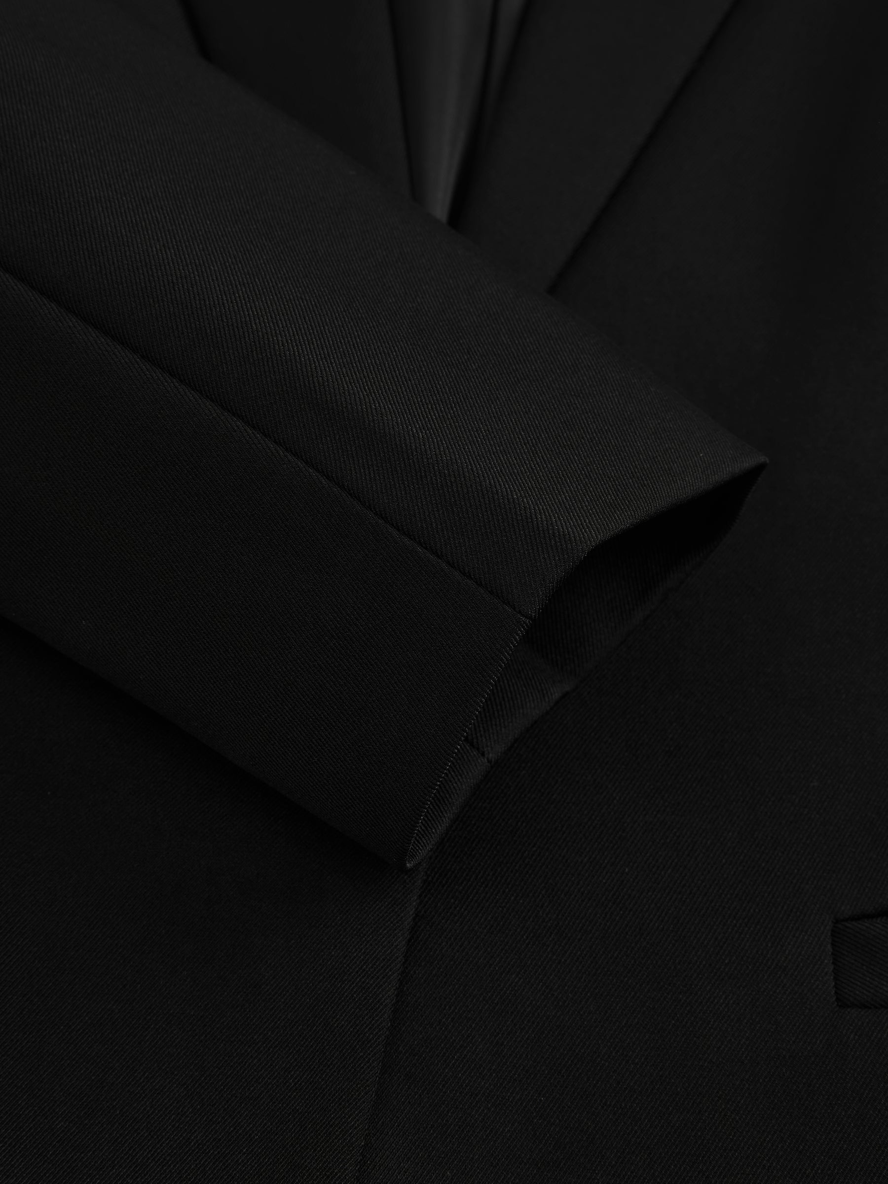 Blazer slim fit da donna: elegante blazer monopetto, adatto per l'ufficio e le occasioni formali.