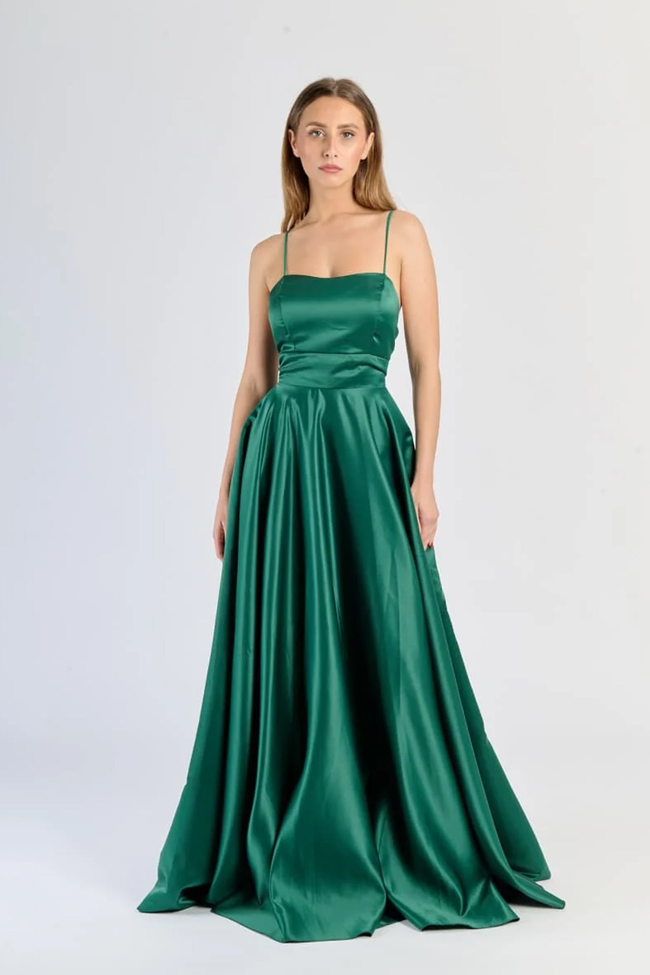 Abito Lungo Elegante in Raso con Spalline Sottili –  “Estella”