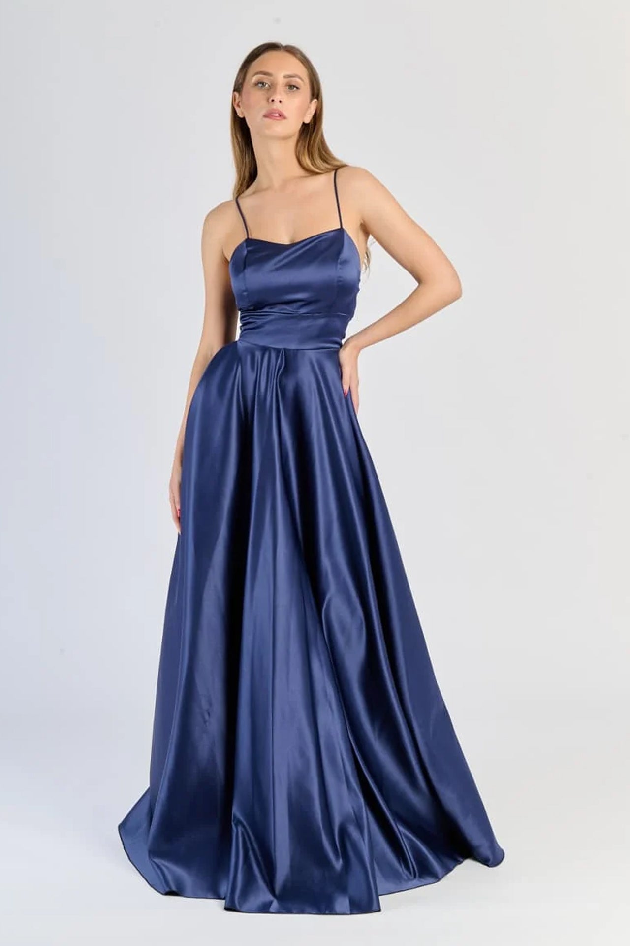 Abito Lungo Elegante in Raso con Spalline Sottili –  “Estella”
