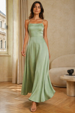 Abito Lungo in Satin con Spalline Sottili e Schiena a Croce - Eleganza per Matrimoni e Serate