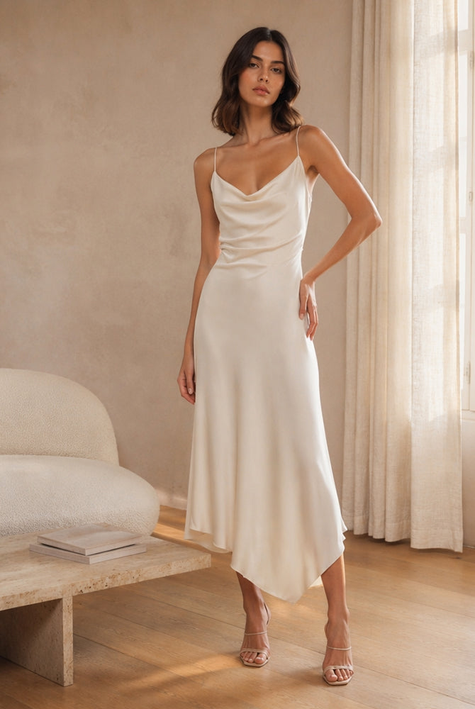 Abito Midi in Satin con Scollatura a Collo d'Anatra e Spalline - Eleganza Asimmetrica per Serate