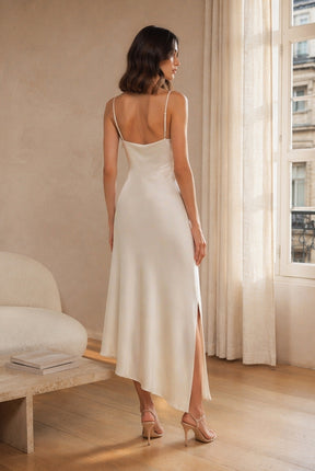 Abito Midi in Satin con Scollatura a Collo d'Anatra e Spalline - Eleganza Asimmetrica per Serate