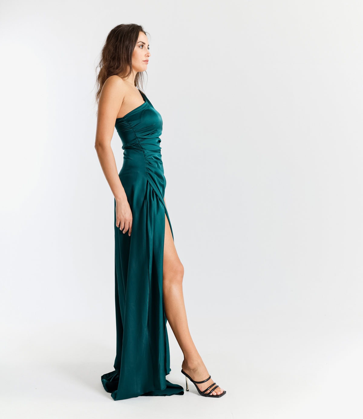Abito Verde.S in tessuto opaco con svasatura sottile, per uno stile raffinato e discreto.