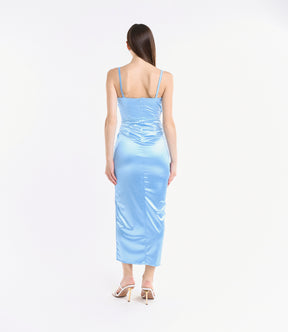 Abito azzurro satinato, spalline sottili, taglio slittato, colore