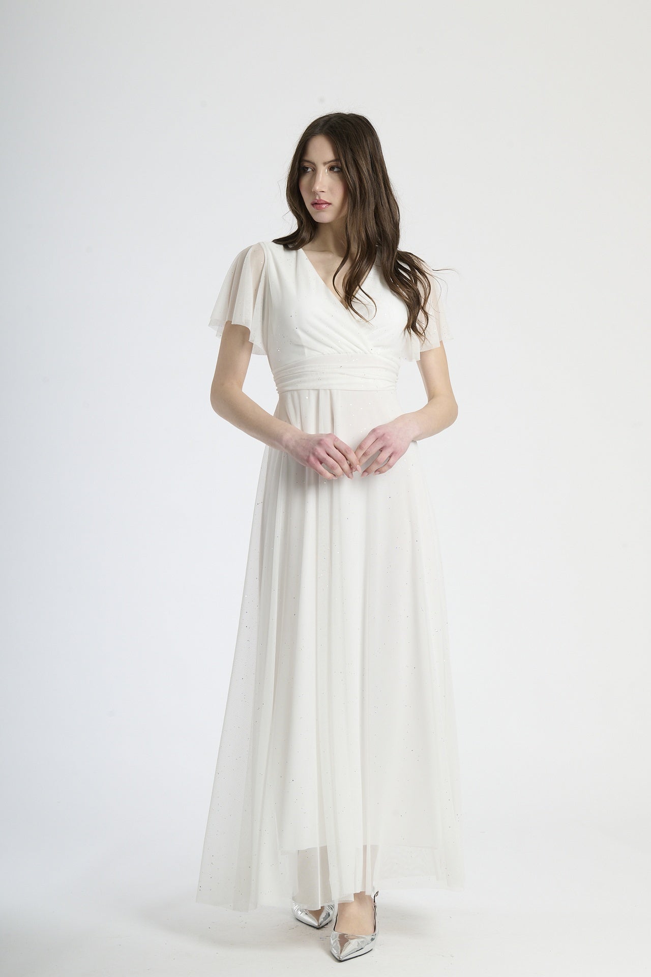 Abito bianco con maniche corte, stile puro e raffinato