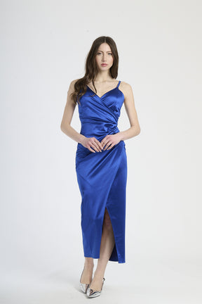 Abito bluette satinato, spalline sottili, taglio slittato, colore pastello