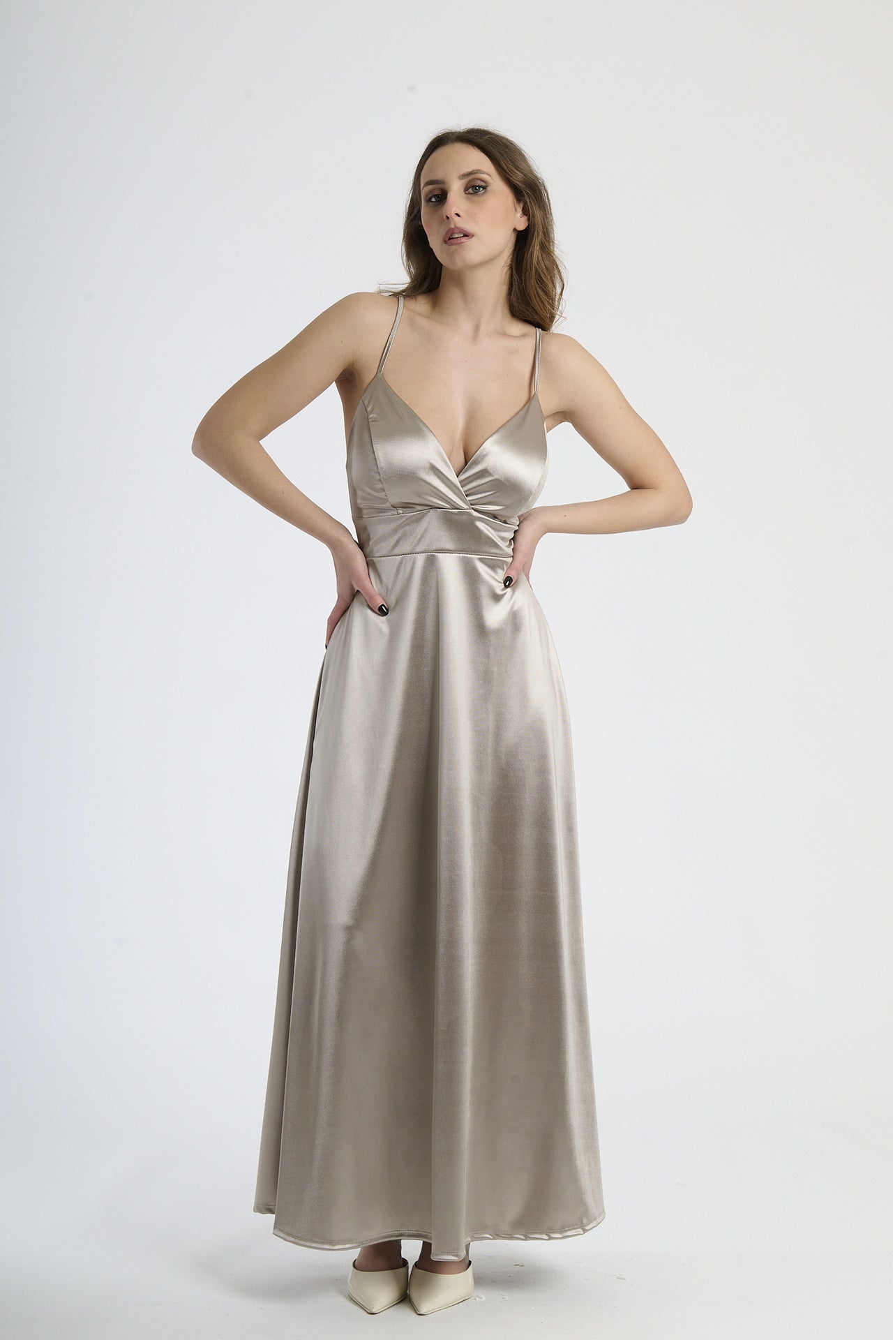 Abito da cerimonia TABACCO, perfetto per un look caldo ed elegante.