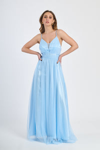 Abito da cerimonia azzurro in tulle trasparente, design romantico