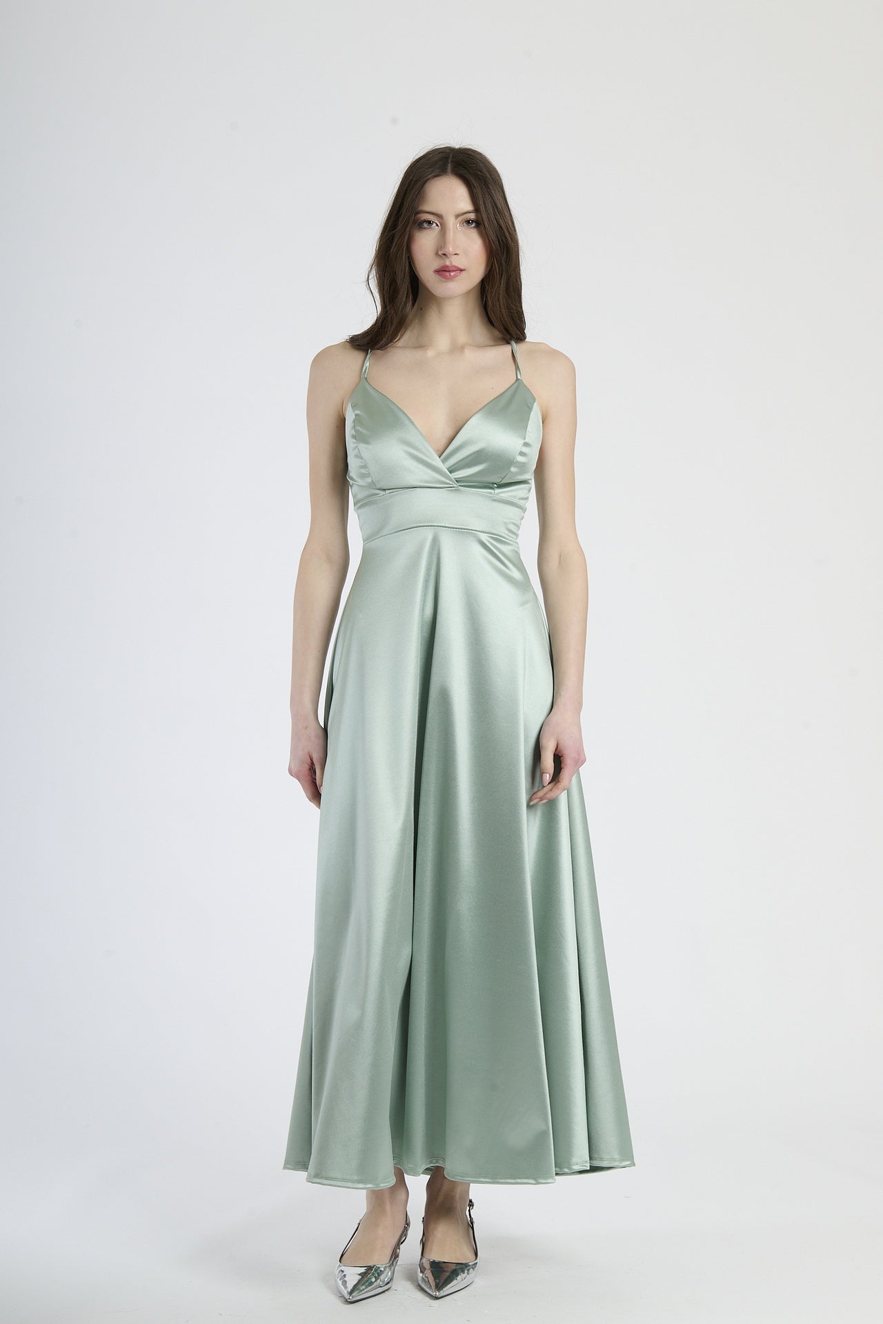 Abito da cerimonia salvia, perfetto per un look unico ed elegante.