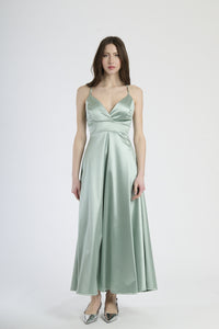 Abito da cerimonia salvia, perfetto per un look unico ed elegante.