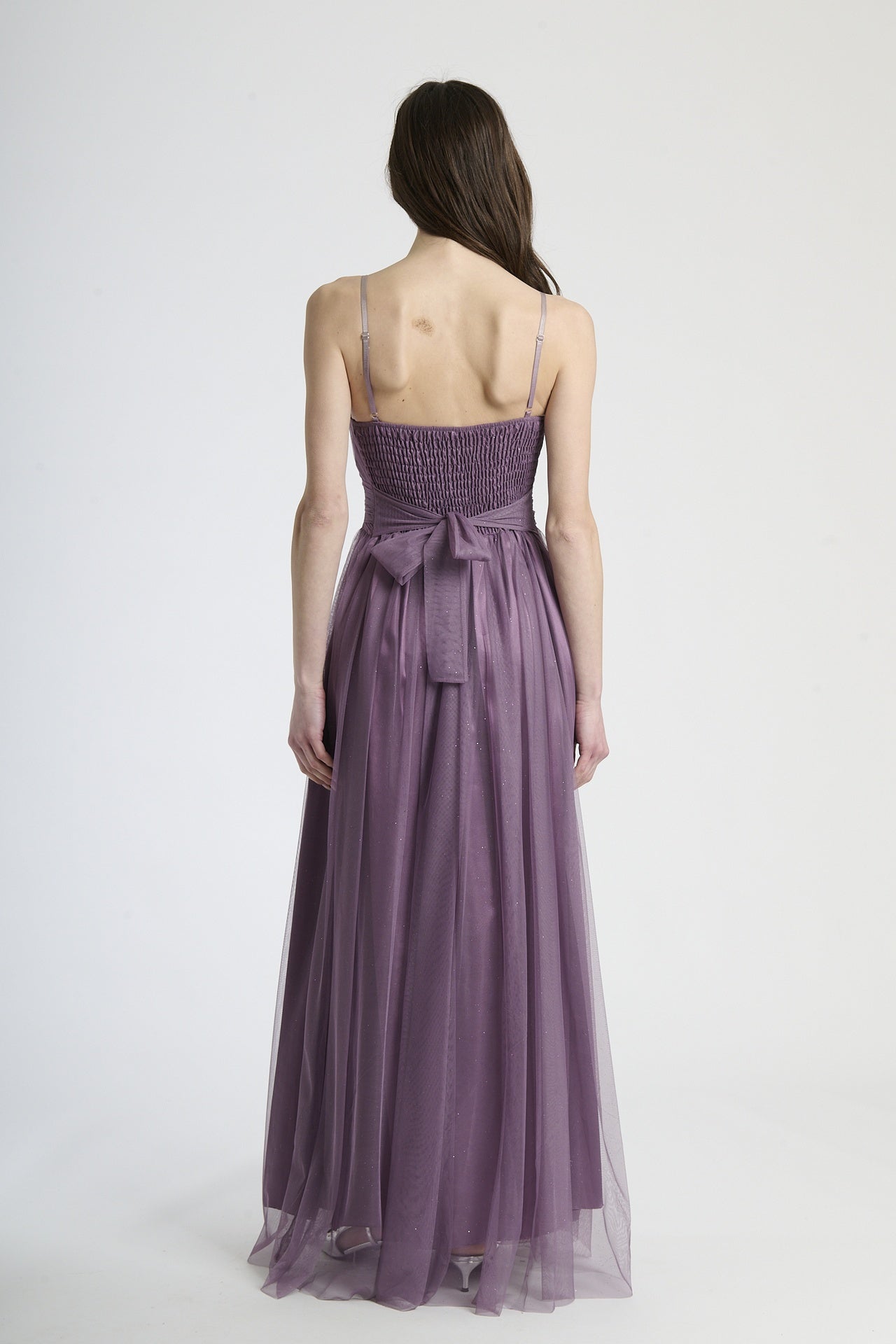 Abito elegante viola con falda ampia fluida, perfetto per eventi notturni