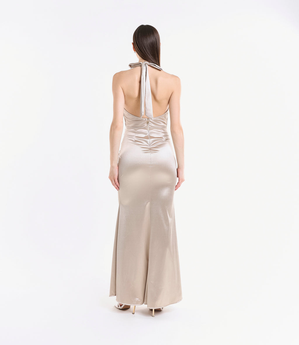 Abito formale beige in raso, ideale per cerimonie e eventi