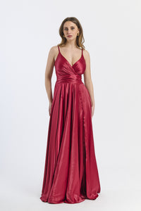 Abito formale bordo con taglio fluido, spalline sottili e finitura drammatica, adatto per serate notturne e passionali