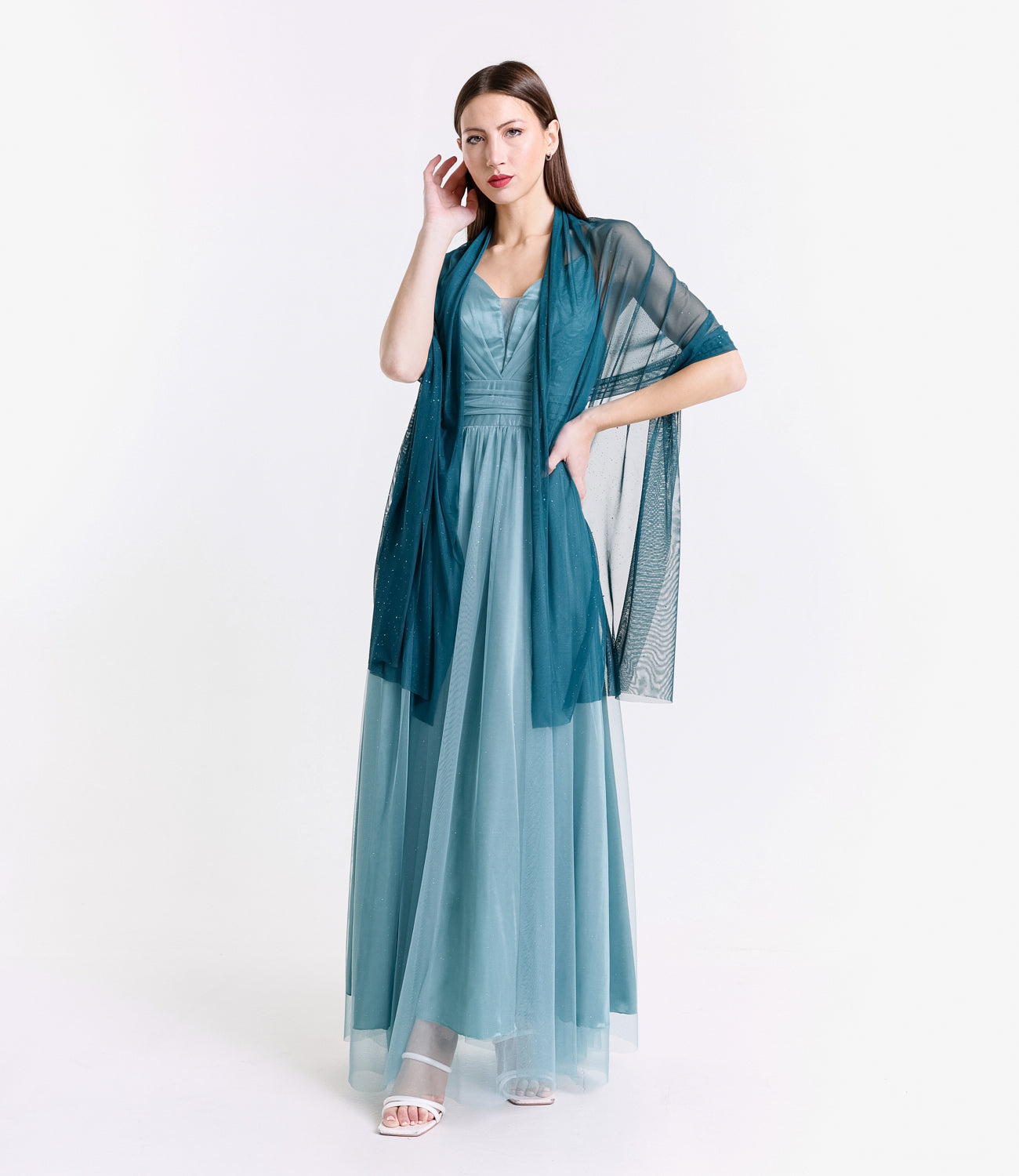 Abito formale salvia con taglio raffinato, ideale per occasioni eleganti