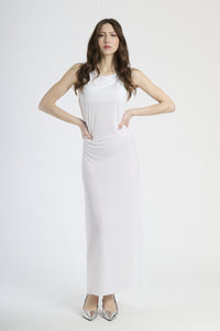 Abito lungo bianco senza spalline, colletto drappato per un look elegante.
