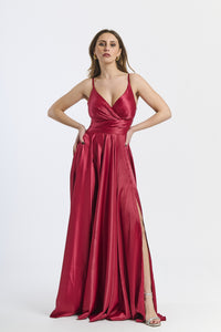 Abito lungo bordo in raso passionale, scollatura a V intensa e gonna volante, design affascinante e profondo