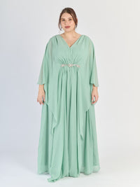 Abito lungo in Salvia, maniche ampie, stile sobrio e raffinato