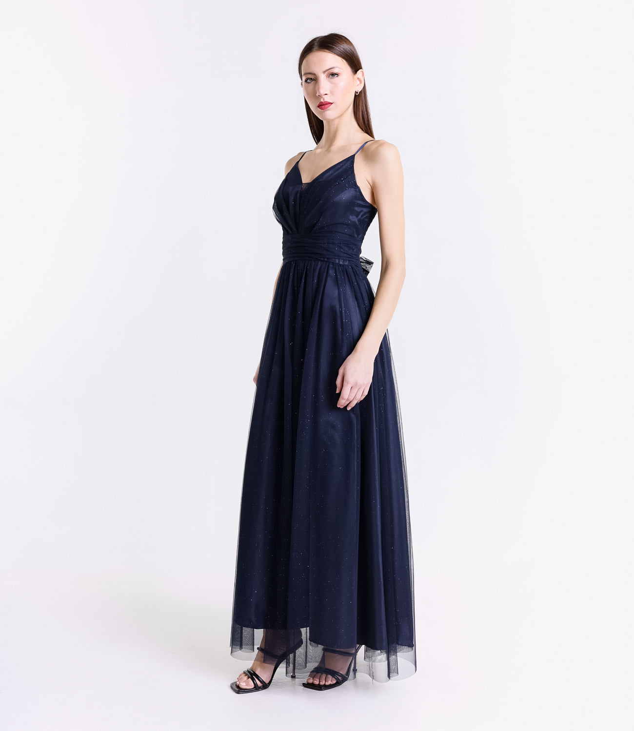 Abito lungo navy in tulle intenso, spalline sottili e scollo a V