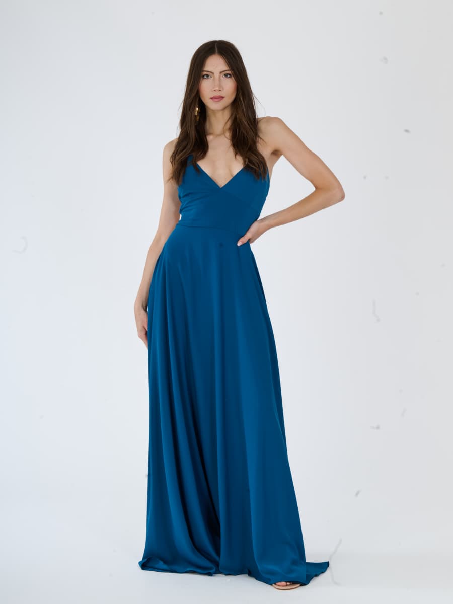 Abito lungo ottanio vivace con scollo a V, perfetto per un look accattivante.