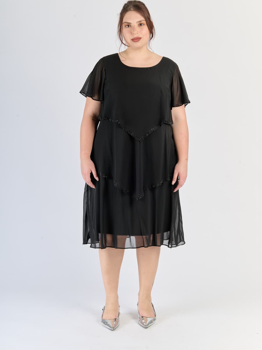 Abito midi nero, design a livelli e maniche scollate, ideale per serate glamour