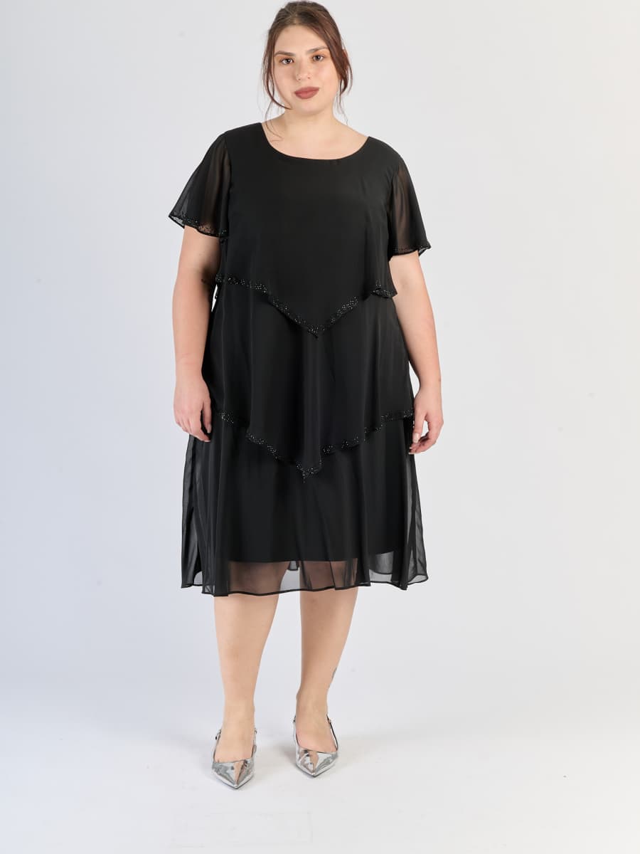 Abito nero a tre strati in chiffon, maniche trasparenti e eleganza senza tempo