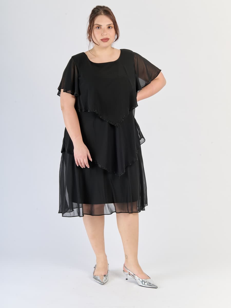 Abito nero elegante, pannelli in chiffon e maniche corte fluide
