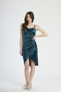 Abito verde.S satinato, spalline sottili, taglio asimmetrico, stile rinfrescante