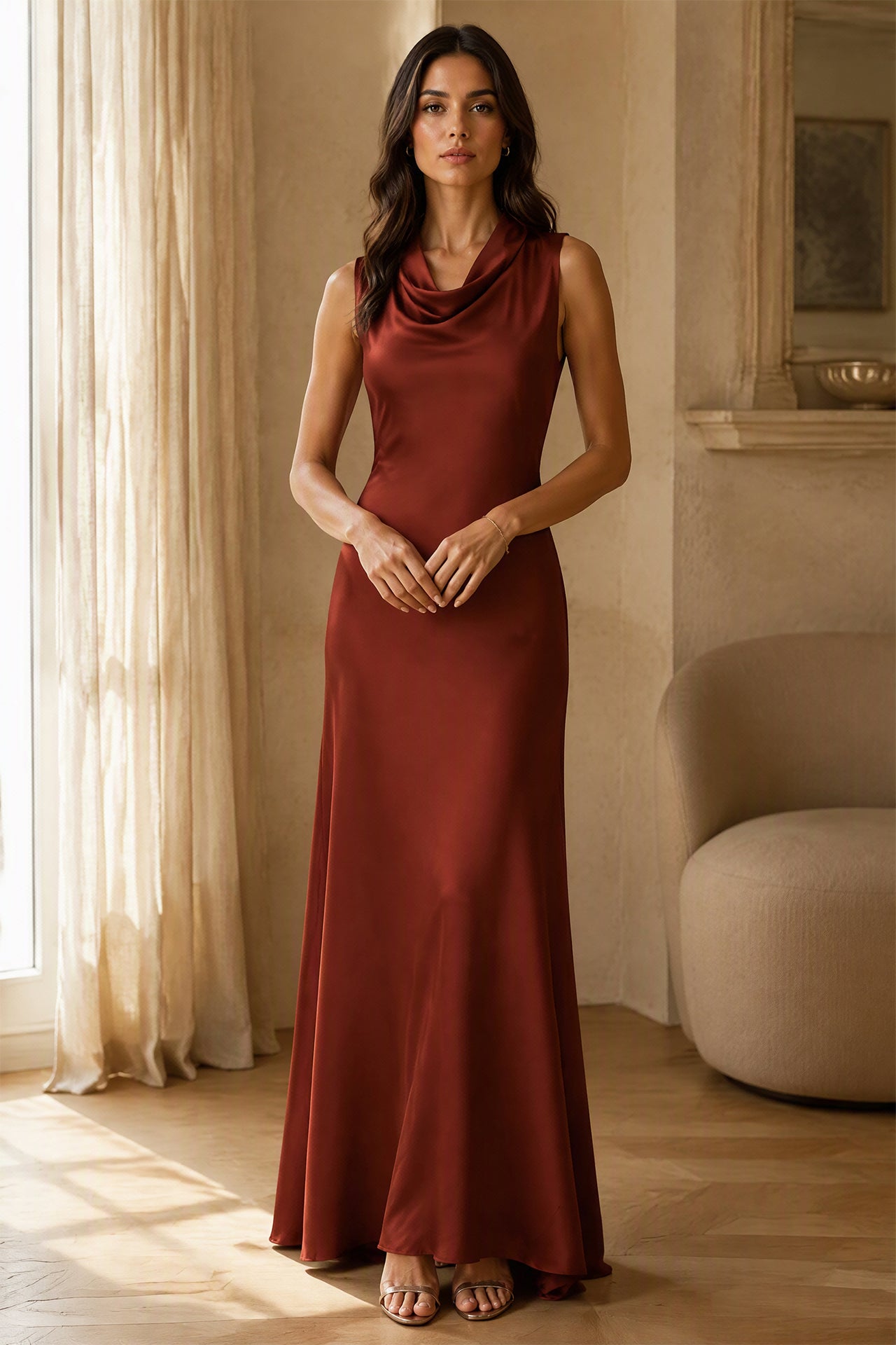 Abito lungo elegante senza maniche con scollo a collo drappeggiato e dettaglio a fibbia, in tessuto fluido, per cerimonie e occasioni speciali -2