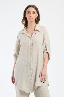 Camicia oversize beige, classica e dal fascino neutro
