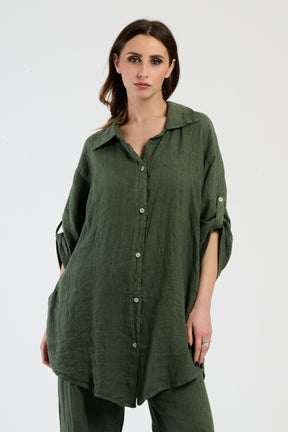 Camicia oversize color militare, rustica e dal carattere outdoor