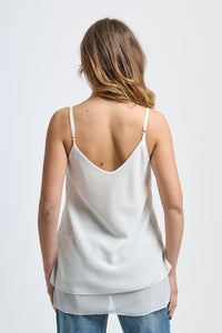 Canotta bianca conlinea elegante e tessuto satinato