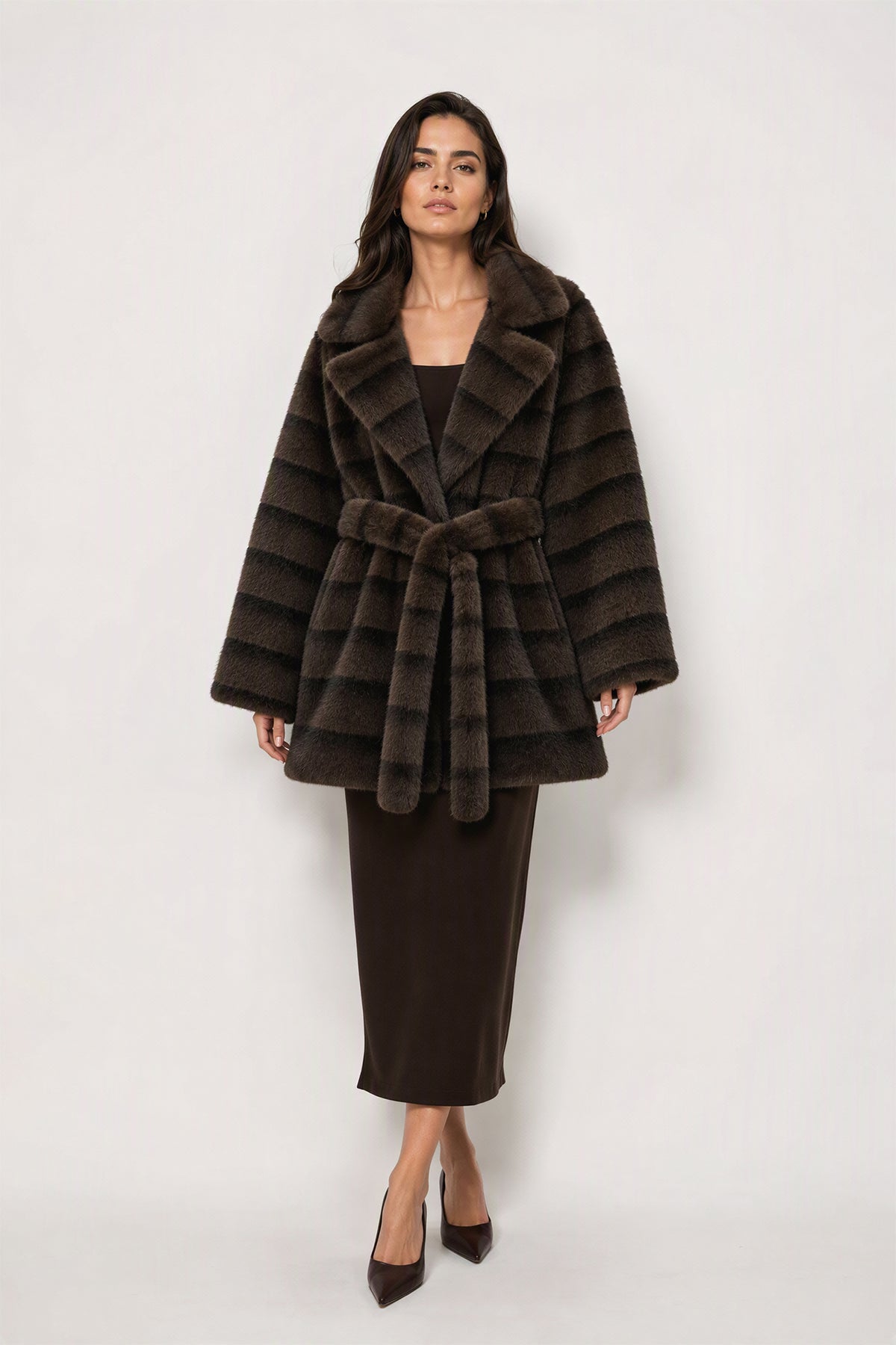 Cappotto medio donna in pelliccia sintetica, ampio collo a rever con cintura regolabile Caffè-3