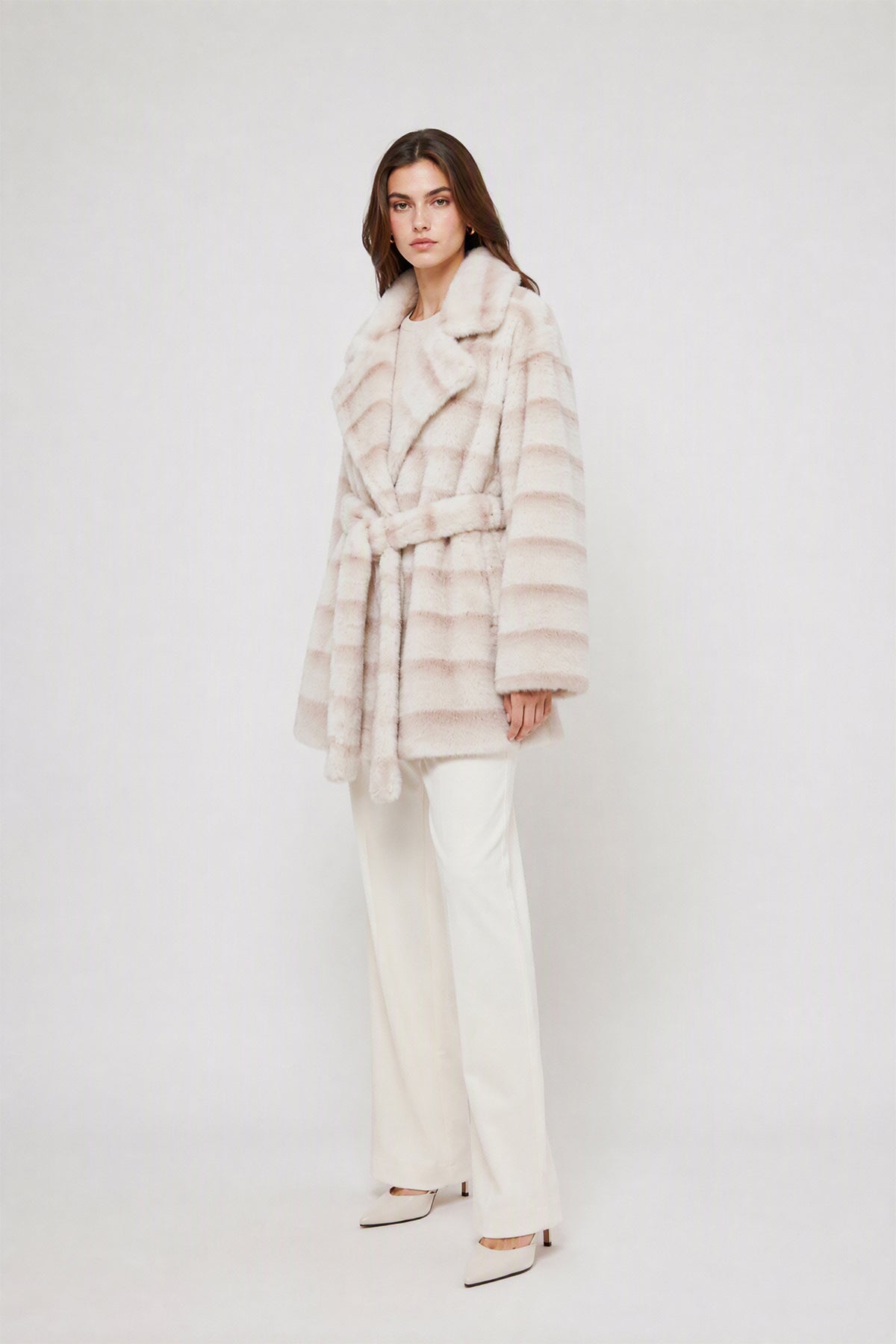 Cappotto medio donna in pelliccia sintetica, ampio collo a rever con cintura regolabile Panna-1