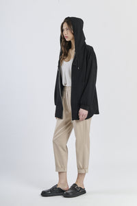 Combinazione nera: felpa e pantaloni, design classico, per tempo libero