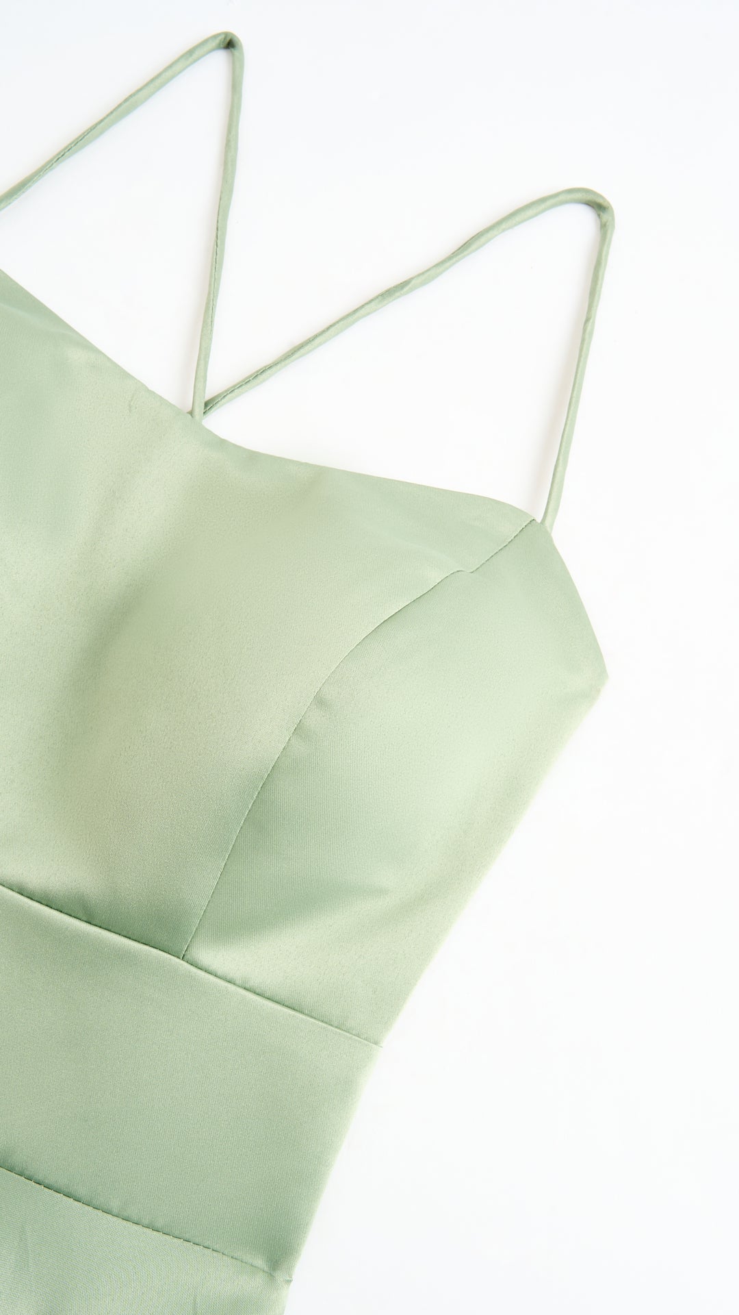 Abito Lungo Elegante in Raso con Spalline Sottili –  “Estella”