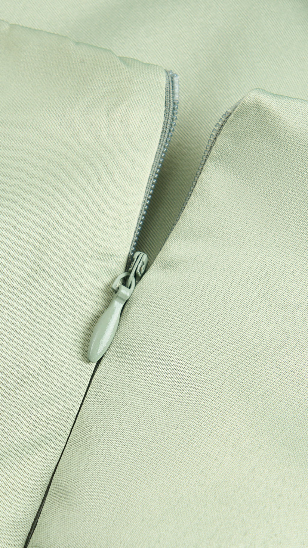 Abito Lungo Elegante in Raso con Spalline Sottili –  “Estella”（副本）