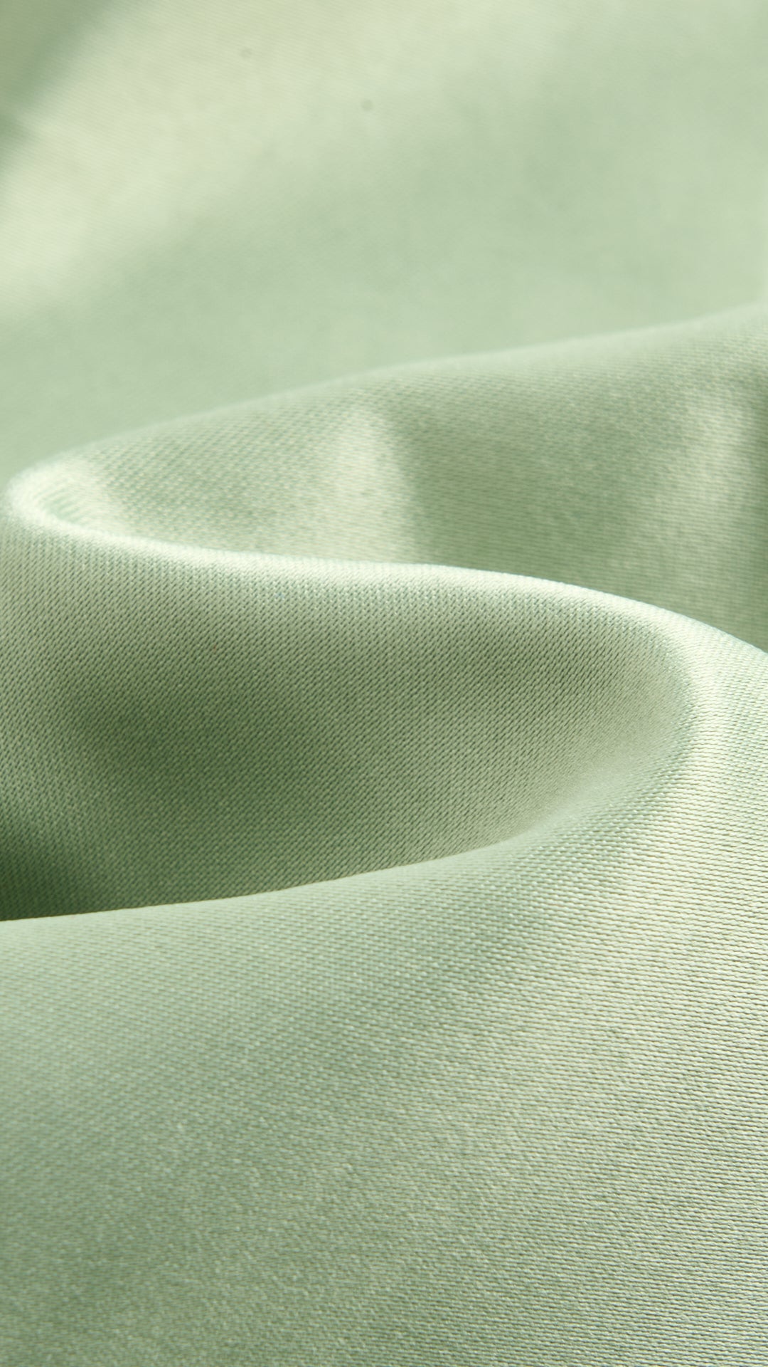 Abito Lungo Elegante in Raso con Spalline Sottili –  “Estella”