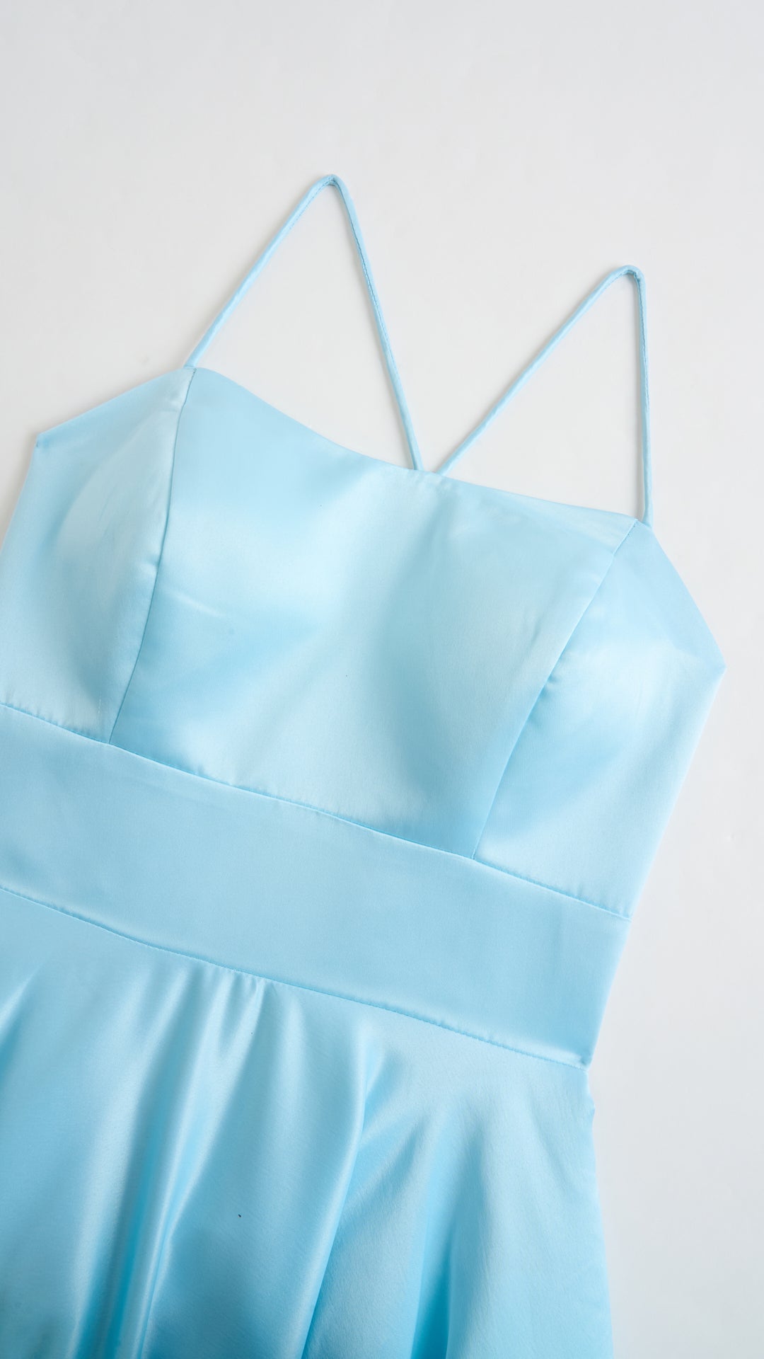 Abito Lungo Elegante in Raso con Spalline Sottili –  “Estella”