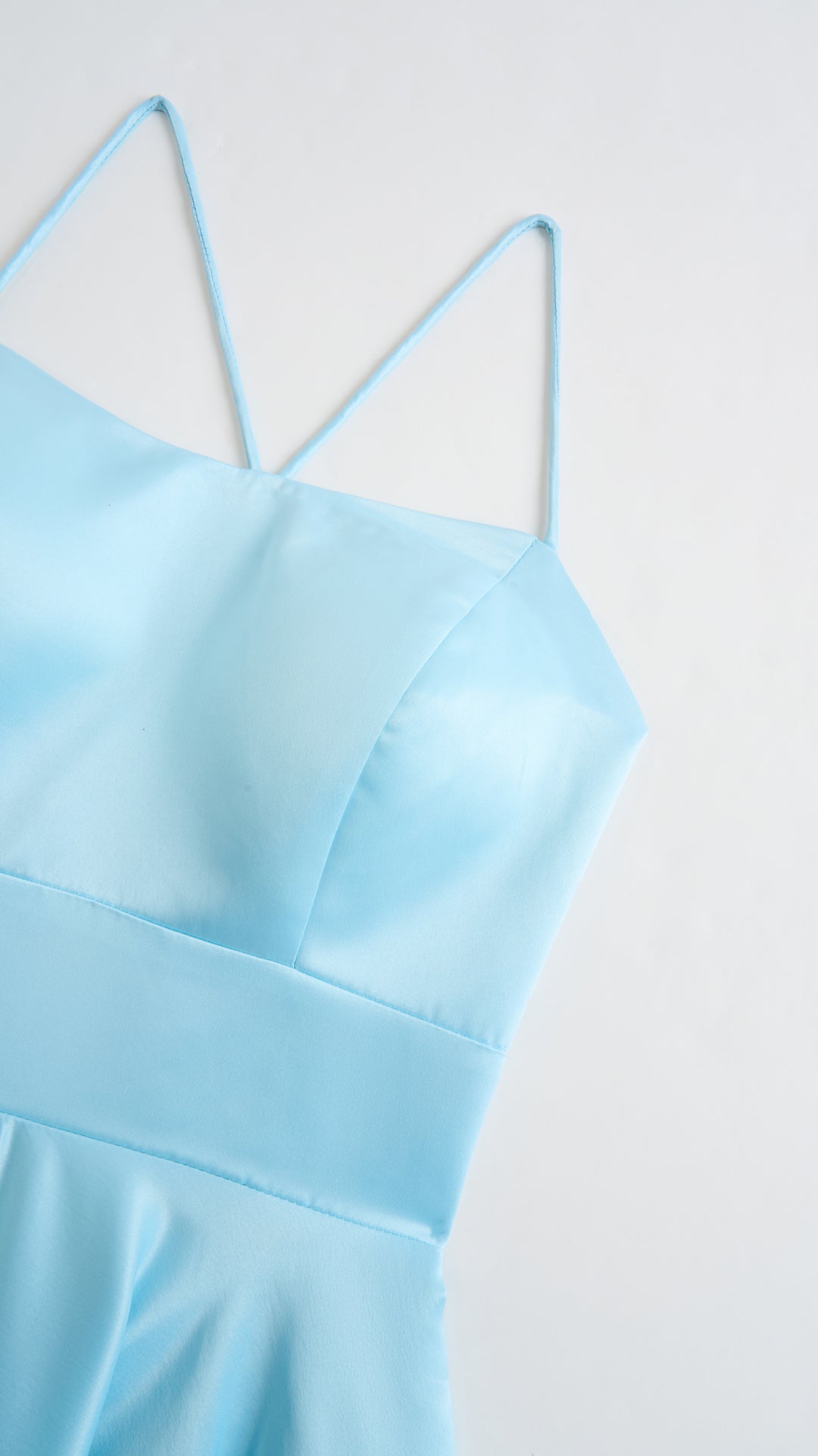 Abito Lungo Elegante in Raso con Spalline Sottili –  “Estella”